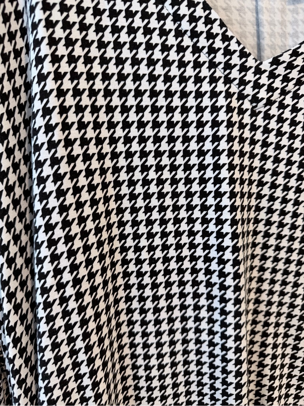 Black & White Wearever Collection Houndstooth V-Neck Women's Top 4X - Picture 4 of 12